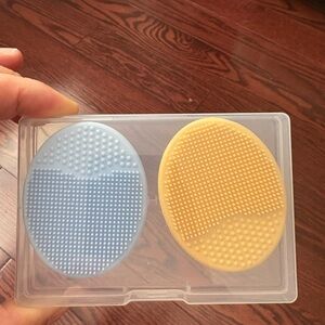 Blue and Yellow Silicone Scrub Pads for baby( cradle cap）